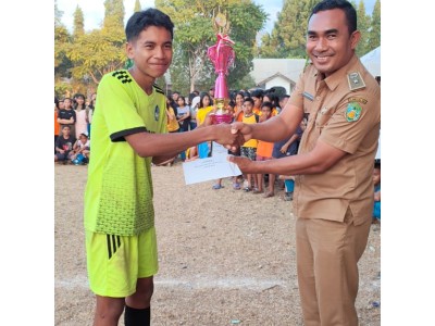 PENYERAHAN PIALA TETAP 