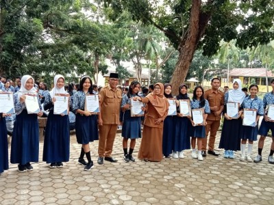 14 SISWA DENGAN NILAI KELULUSAN TERBAIK 